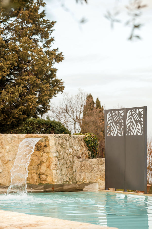 Sichtschutz Panaro am Pool | Pulverbeschichtet Anthrazit