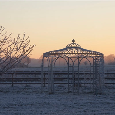 Pavillon Florenz in winterlicher Morgendämmerung