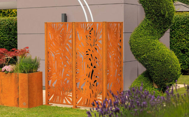 Outdoor Dusche mit Sichtschutz aus Metall: So kombinierst du Privatsphäre und Stil