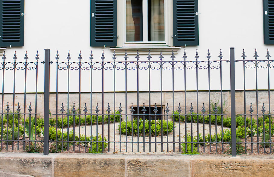 Hochwertiger Metallzaun im Vergleich zum Doppelstabmattenzaun – welche Lösung lohnt sich wirklich?