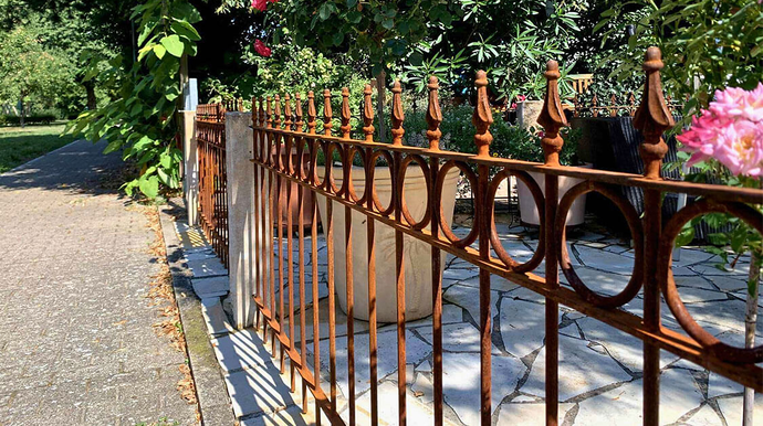 Patina – the natural protective coating for fences and railings