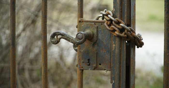 How to clean metal properly: How to clean fences and railings