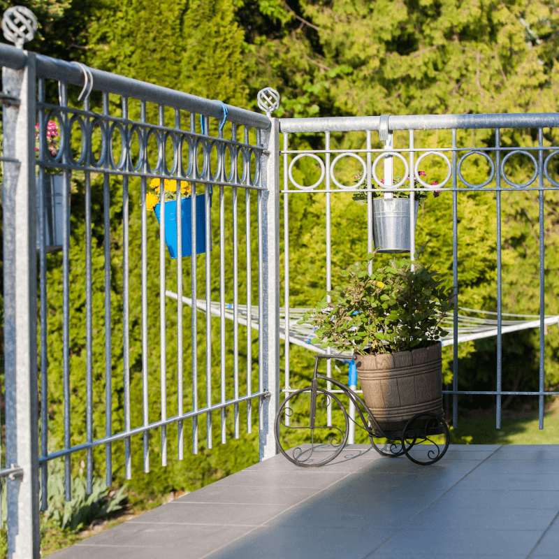 Geländer Belluno auf einem Balkon | Feuerverzinkt