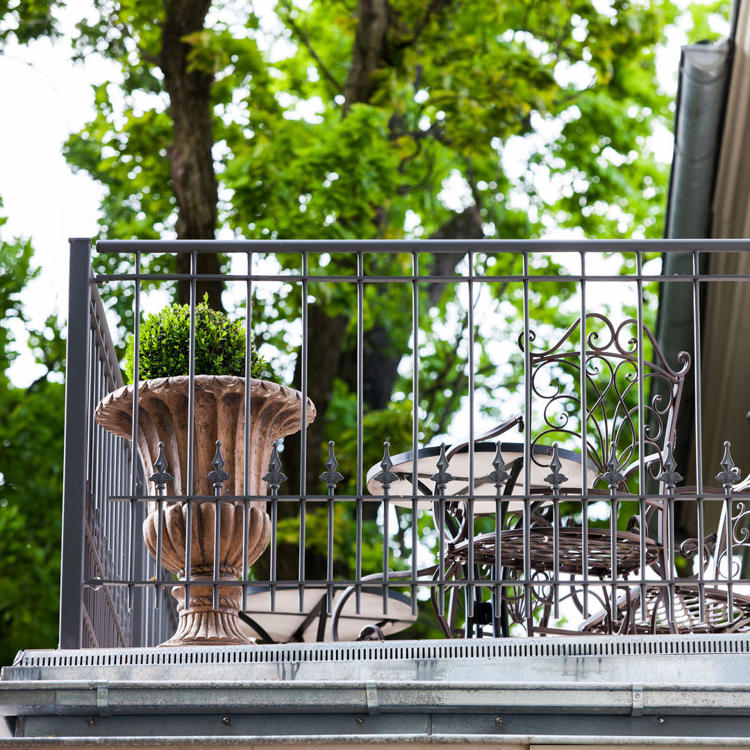 Geländer Lucca auf einem Balkon | Pulverbeschichtet Anthrazit