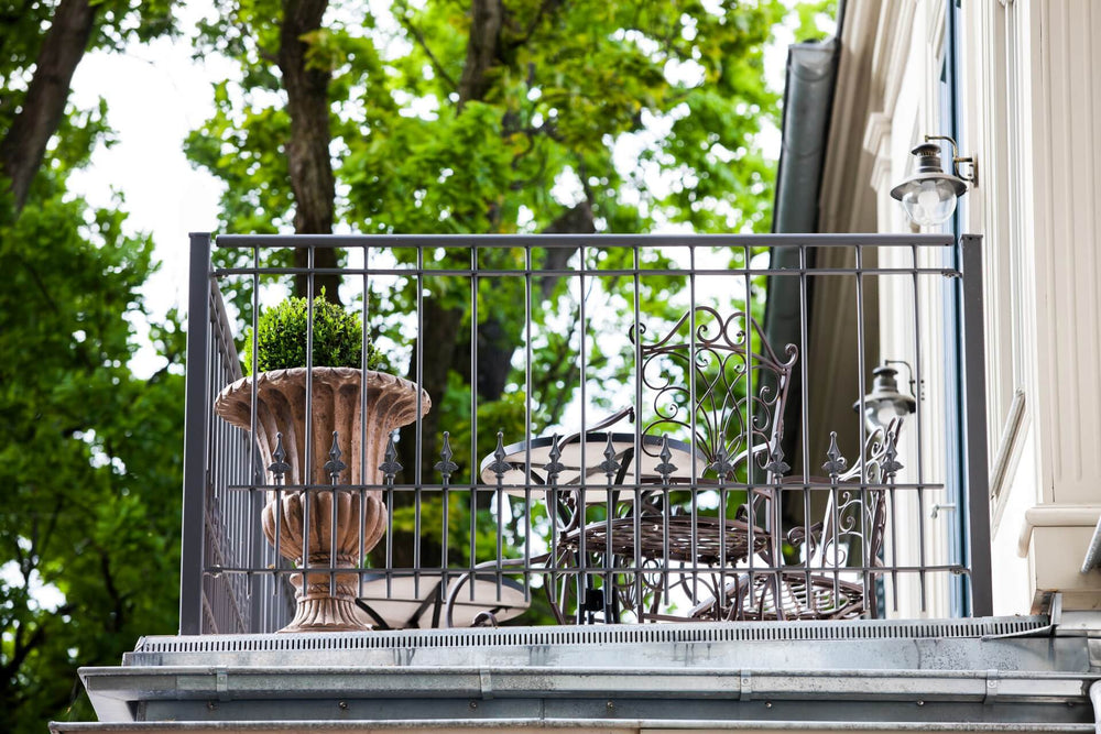 Geländer Lucca an Balkon montiert | Pulverbeschichtet Anthrazit